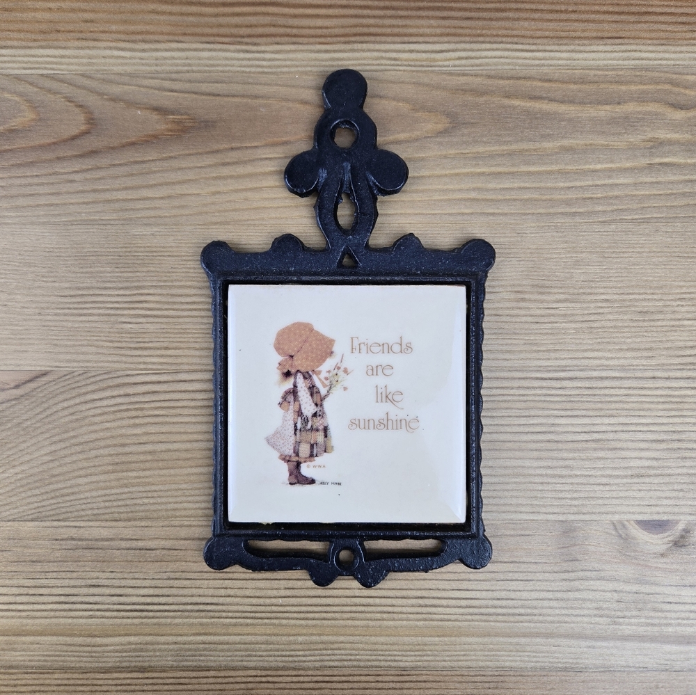 VTG Holly Hobbie "Friends are Like Sunshine" Ceramic and Cast-iron Trivet RARE